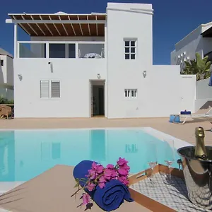 https://villa-princesa-sofia.in-canary-islands.com